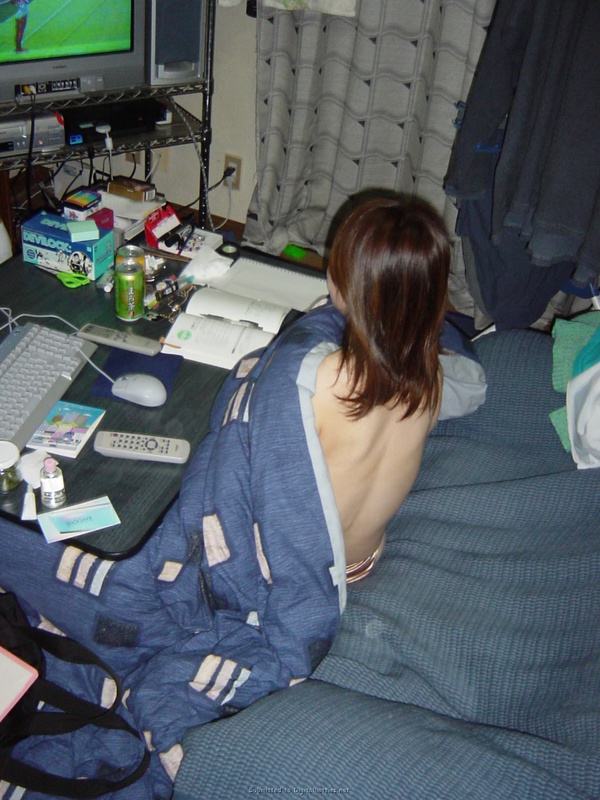 Застенчивая японка оголилась перед возлюбленным - секс порно фото