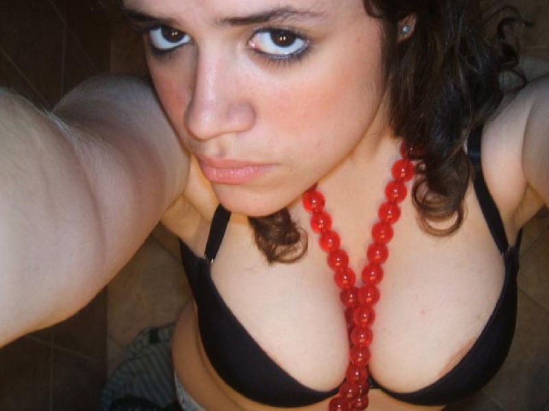 Взяла камеру и сделала снимки обнаженной груди - секс порно фото